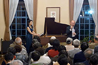 後藤さんのピアノと長谷川さんの解説