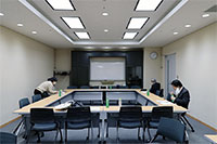 会場の横浜メディアセンター会議室