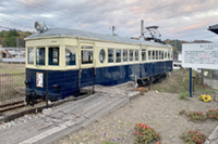 駅の片隅に保存されている
丸窓電車モハ５２５０形